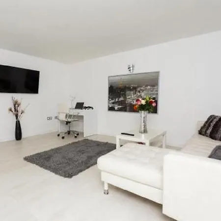 Live In Leeds Nazarene Apartment Leeds (West Yorkshire)