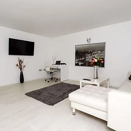 Apartment Live In Nazarene Leeds (West Yorkshire)
