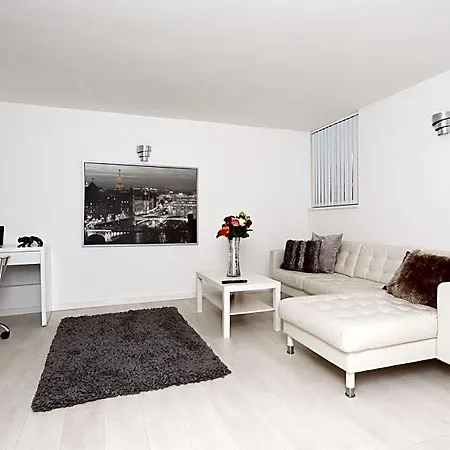 Apartment Live In Nazarene Leeds (West Yorkshire)