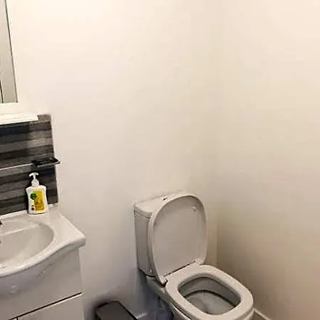Live In Nazarene Apartment Leeds (West Yorkshire)