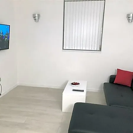 Apartment Live In Nazarene Leeds (West Yorkshire)