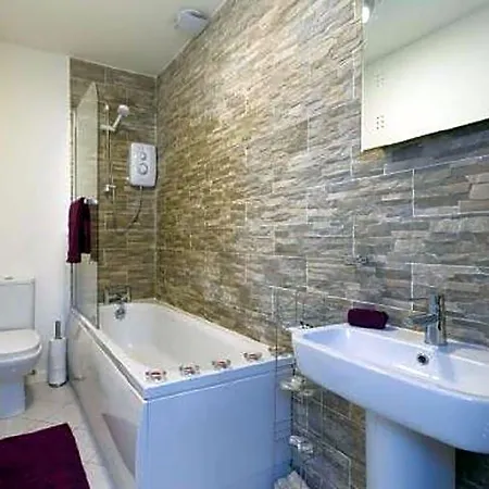 Apartment Live In Nazarene *