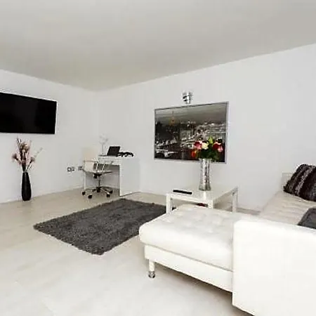 Live In Nazarene Apartment Leeds (West Yorkshire)