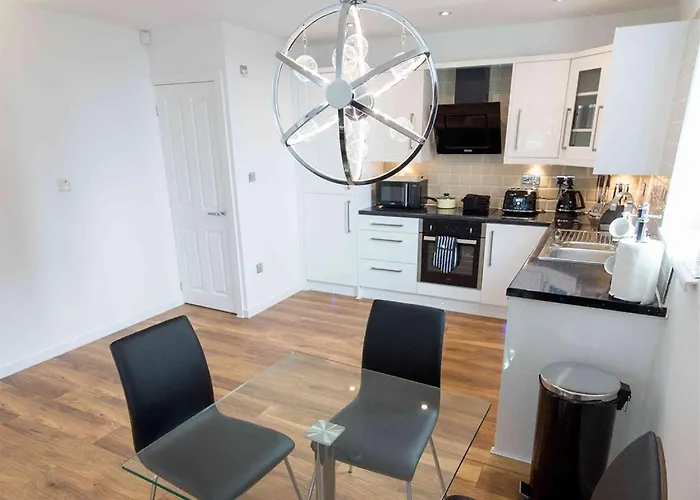 Apartment Live In Nazarene Leeds (West Yorkshire)