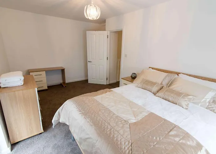 Apartment Live In Nazarene Leeds (West Yorkshire)