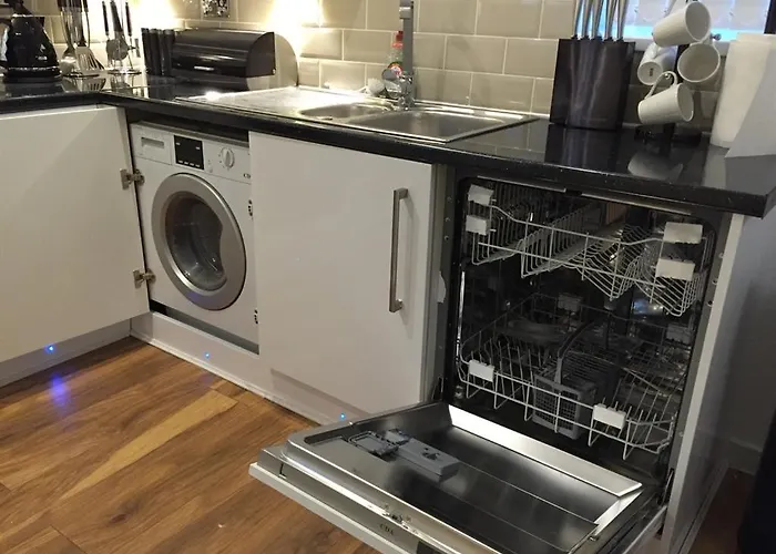 Apartment Live In Nazarene Leeds (West Yorkshire)