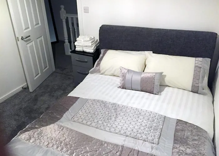 Apartment Live In Nazarene Leeds (West Yorkshire)