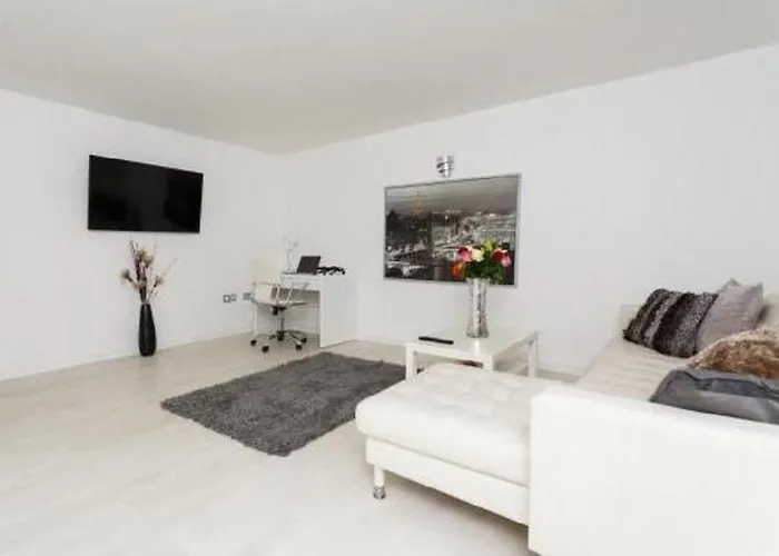 Live In Nazarene Apartment Leeds (West Yorkshire)